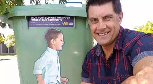 行車安全出奇招：垃圾桶上貼安全標識，提醒司機‘不要超速’