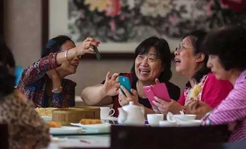 書報亭、早餐車，甚至垃圾桶都有二維碼“身份證”了。