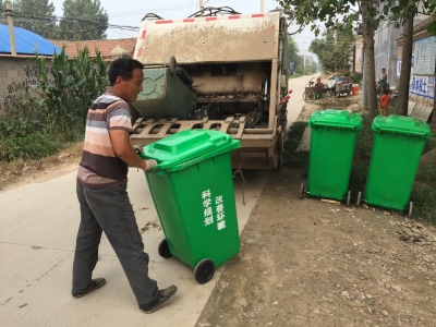 發(fā)放垃圾桶、垃圾箱 助推農(nóng)村環(huán)境整治